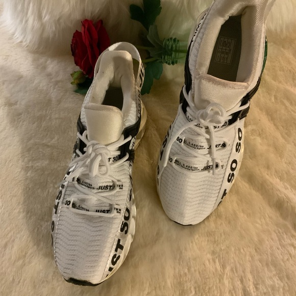 AMAZON - Black/white Just So So Running shoes. Sz 8 - Picture 6 of 7